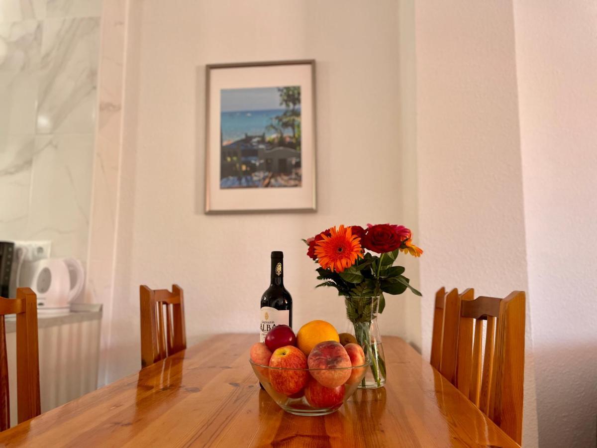 Sunny 2-Bedroom Apartment In Parque Santiago II Playa de las Americas  Bagian luar foto