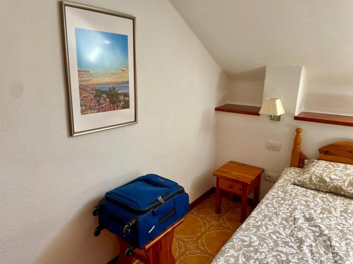 Sunny 2-Bedroom Apartment In Parque Santiago II Playa de las Americas  Bagian luar foto