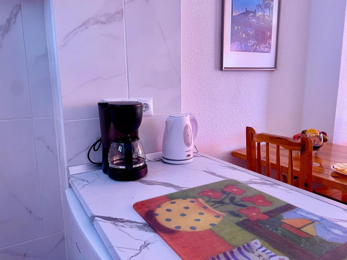 Sunny 2-Bedroom Apartment In Parque Santiago II Playa de las Americas  Bagian luar foto