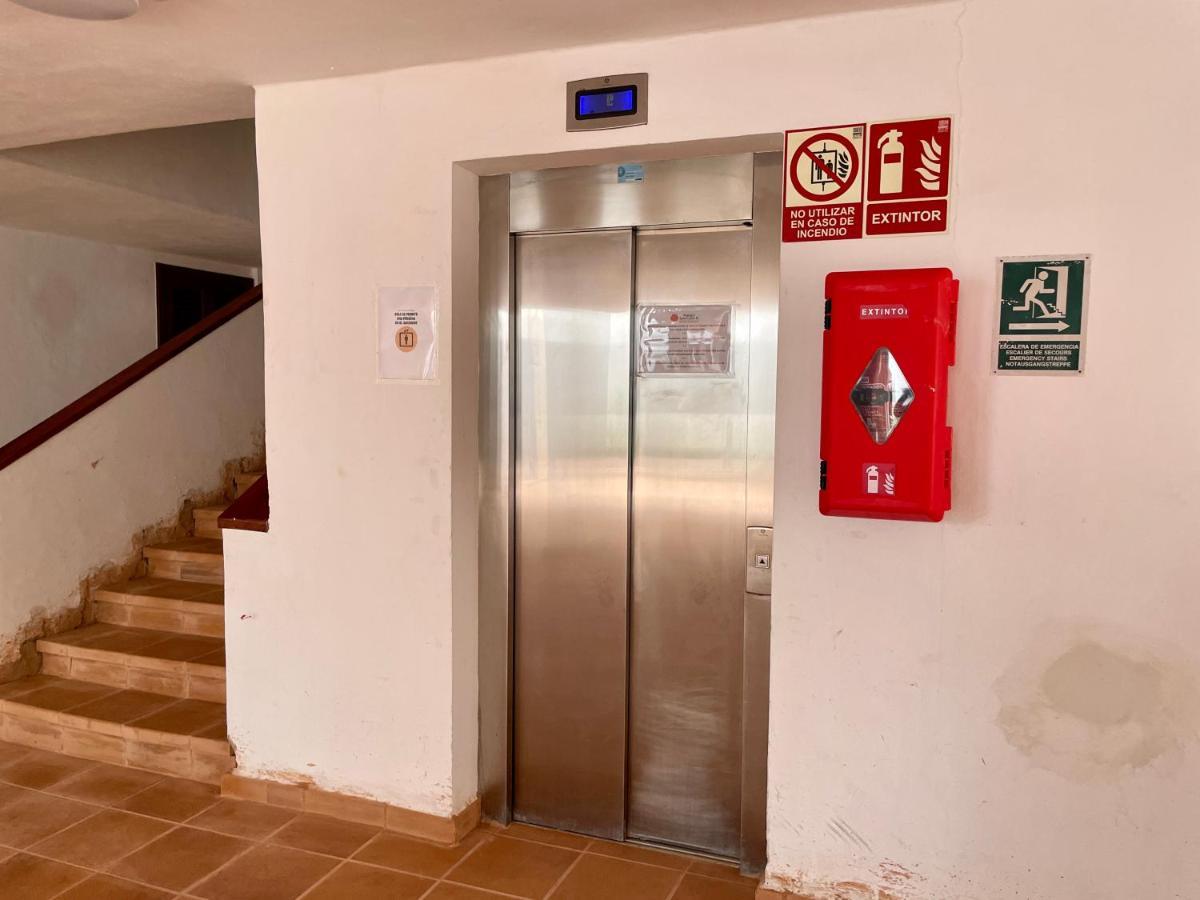 Sunny 2-Bedroom Apartment In Parque Santiago II Playa de las Americas  Bagian luar foto