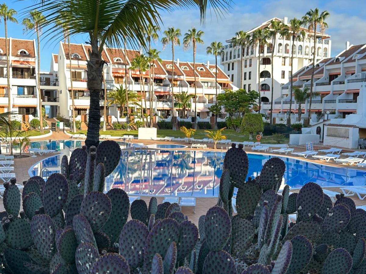 Sunny 2-Bedroom Apartment In Parque Santiago II Playa de las Americas  Bagian luar foto
