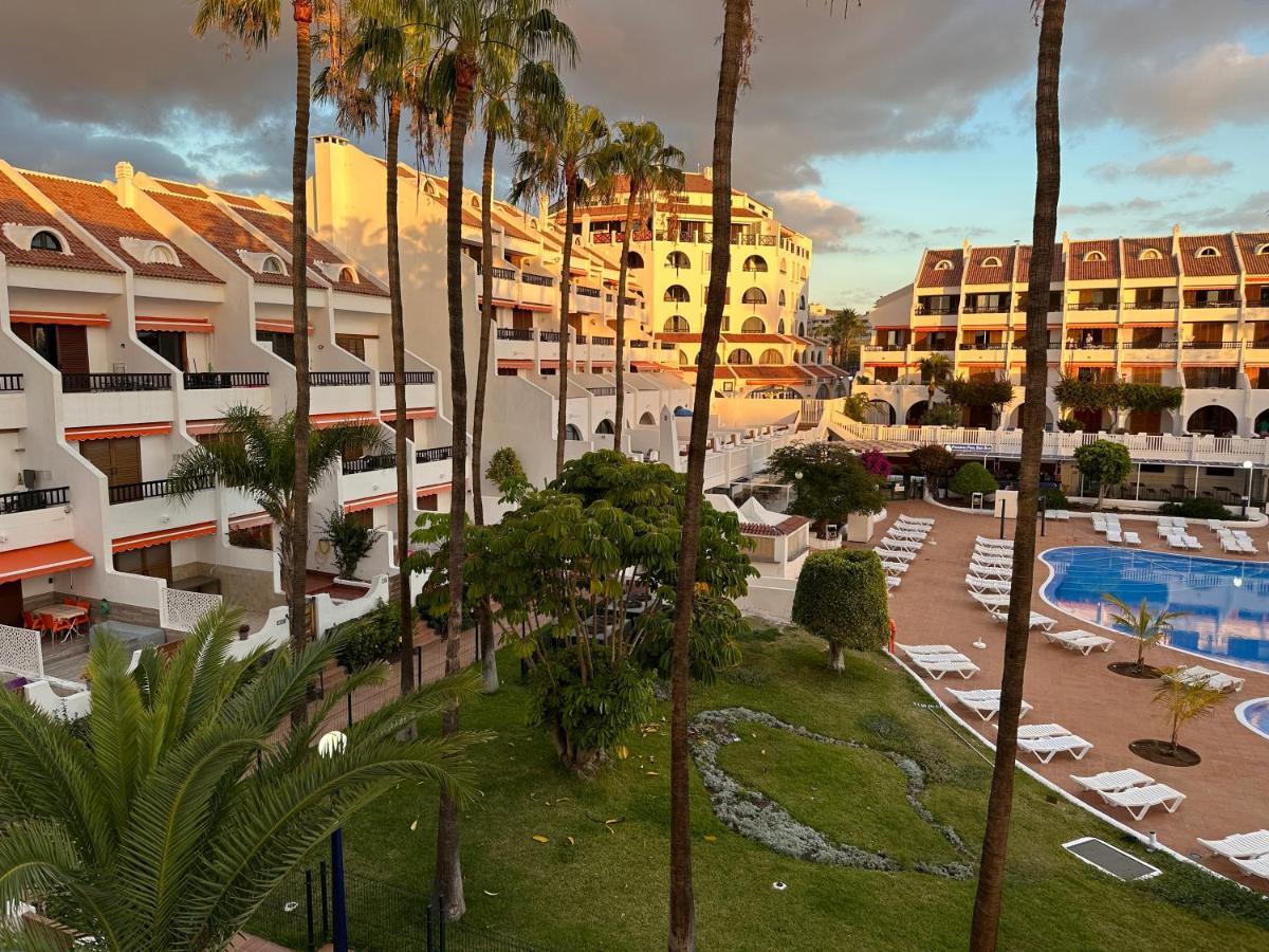 Sunny 2-Bedroom Apartment In Parque Santiago II Playa de las Americas  Bagian luar foto
