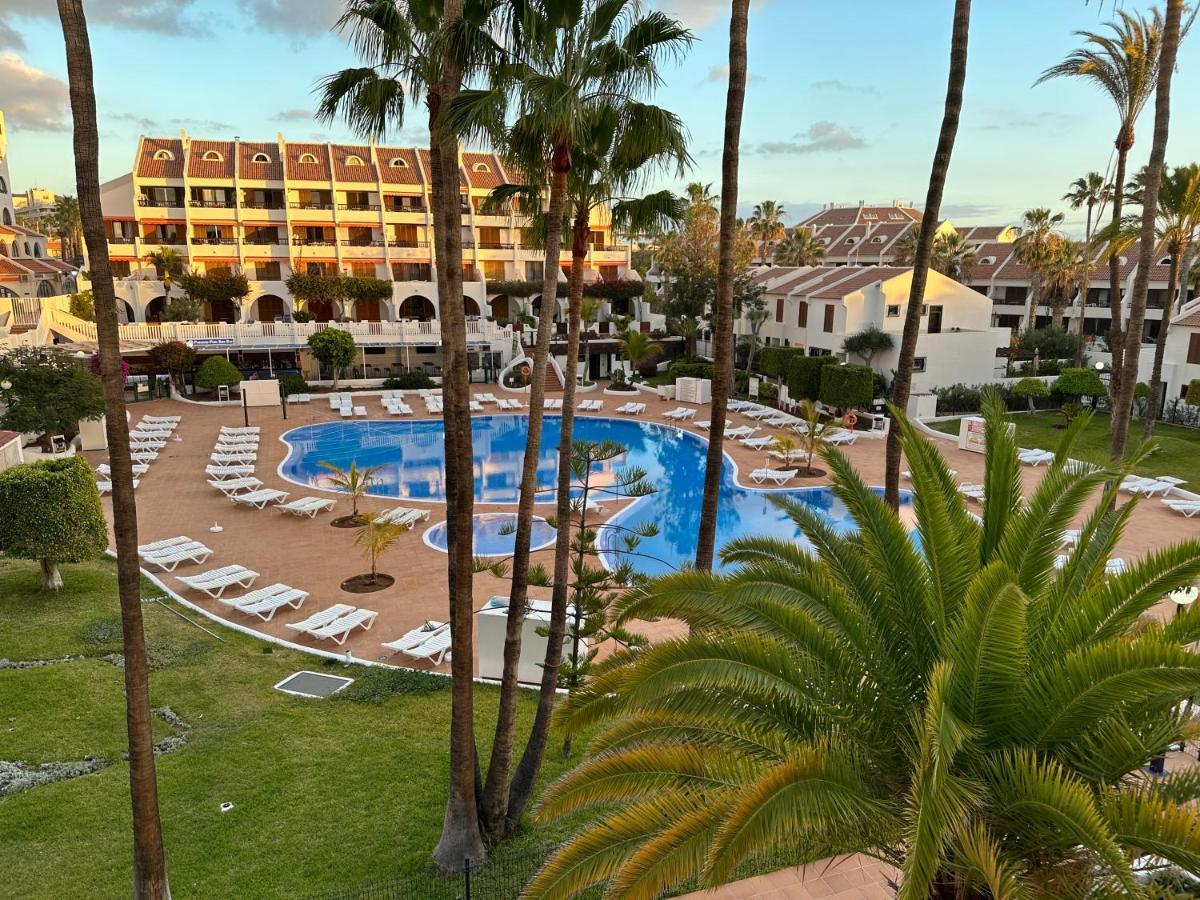 Sunny 2-Bedroom Apartment In Parque Santiago II Playa de las Americas  Bagian luar foto