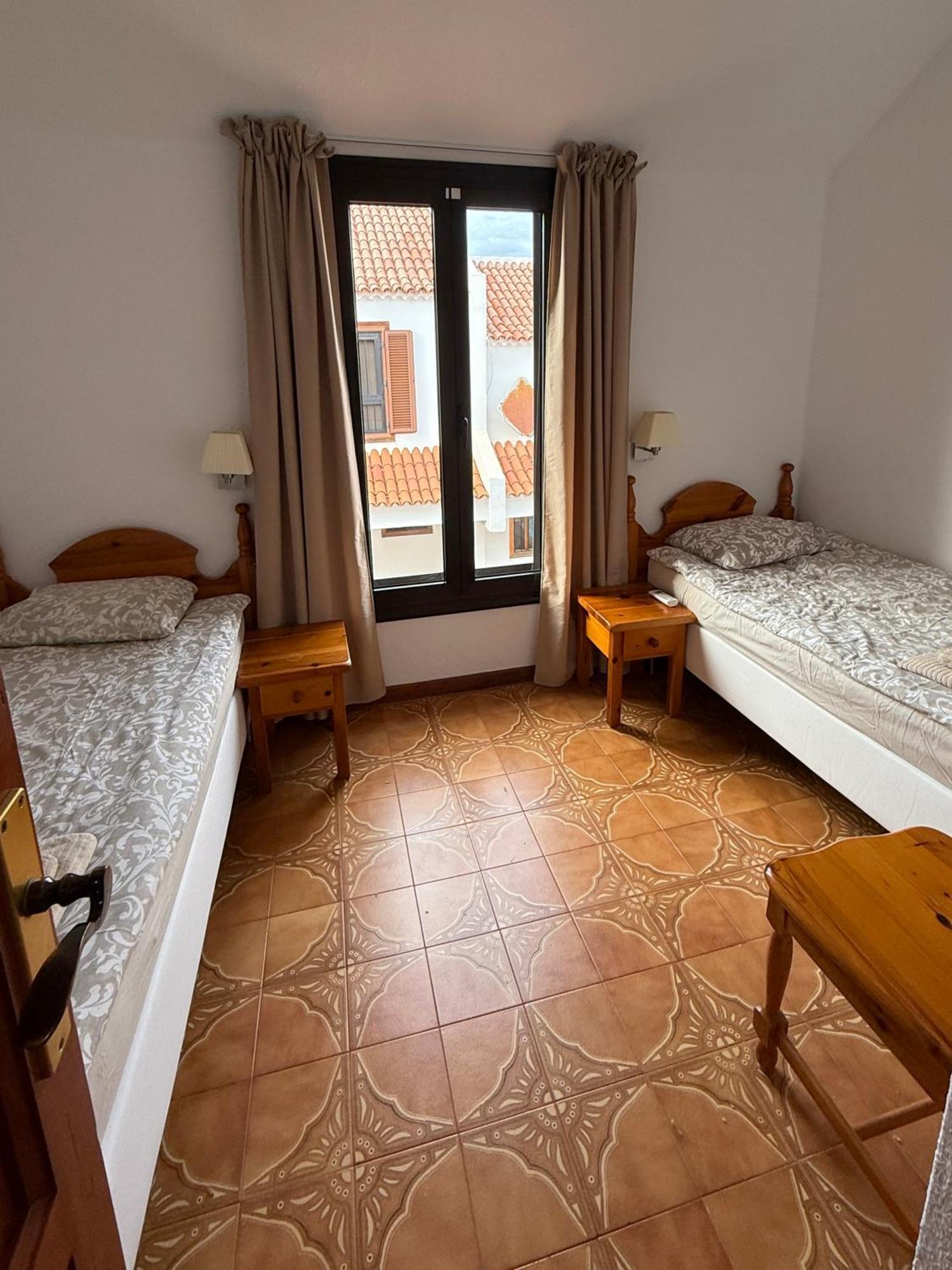 Sunny 2-Bedroom Apartment In Parque Santiago II Playa de las Americas  Bagian luar foto
