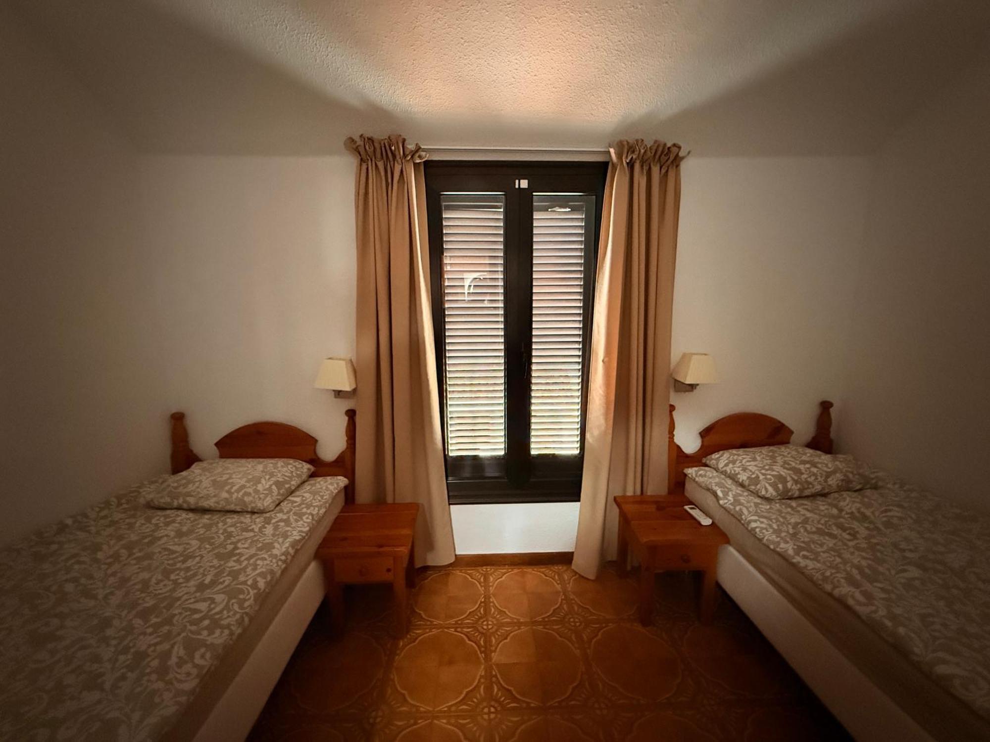 Sunny 2-Bedroom Apartment In Parque Santiago II Playa de las Americas  Bagian luar foto