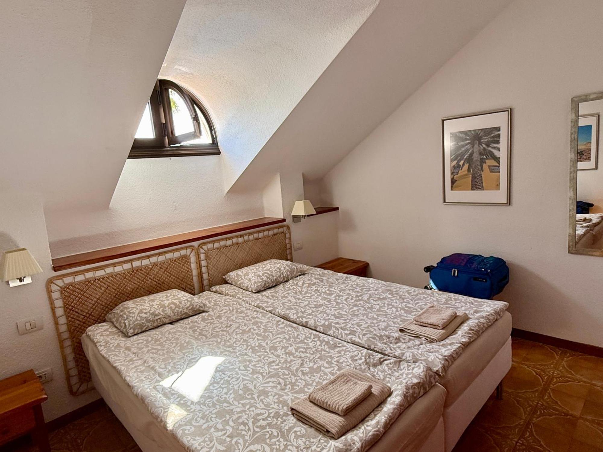 Sunny 2-Bedroom Apartment In Parque Santiago II Playa de las Americas  Bagian luar foto